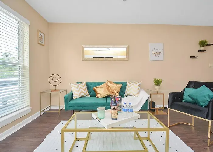 Luxury 2Br 2B Wi-Fi ,Parking & Resort Style Pool