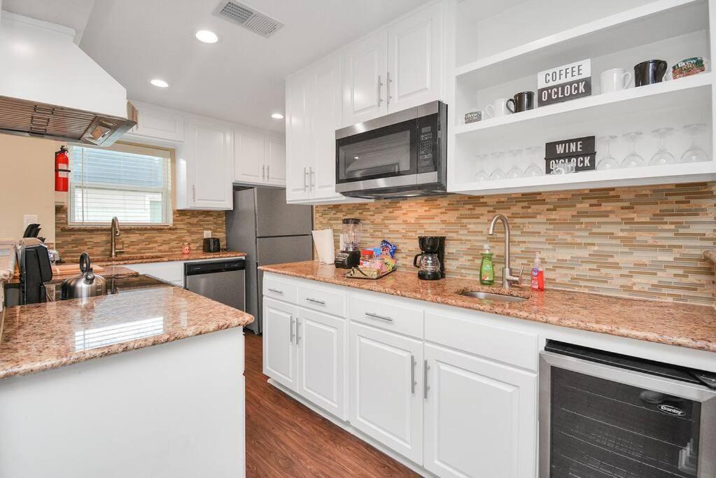 Luxury 2br 2b Wi-fi ,parking & Style Pool * Houston