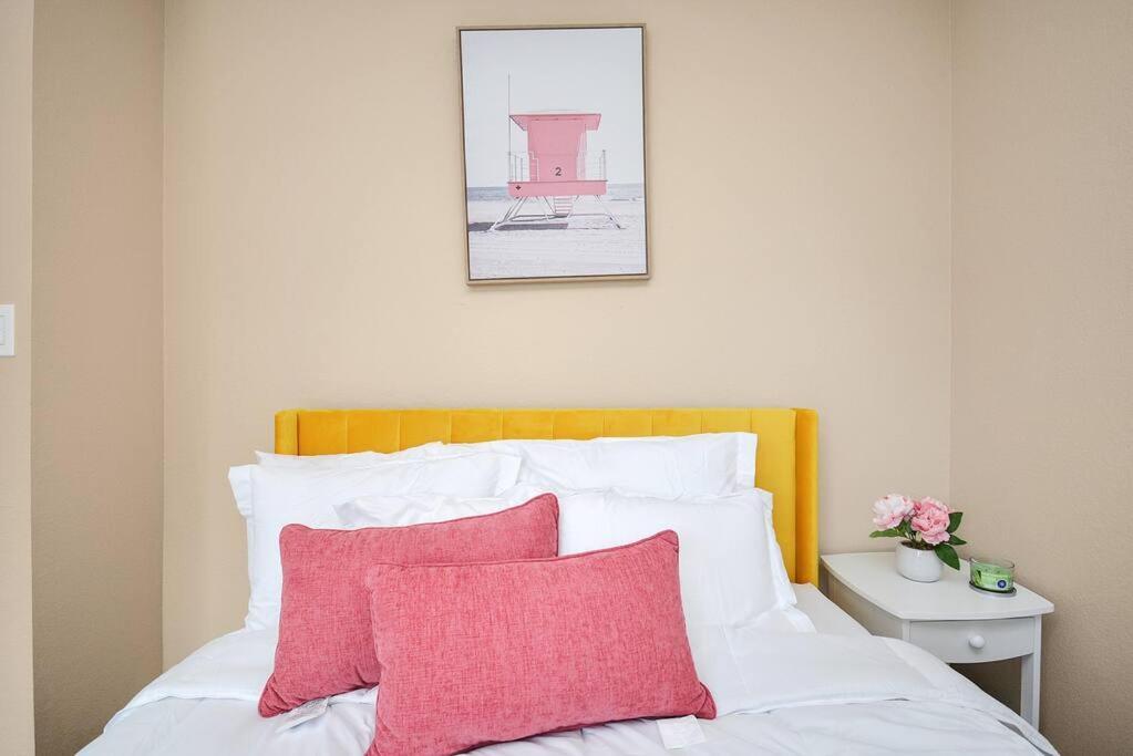 Luxury 2br 2b Wi-fi ,parking & Style Pool Apartment