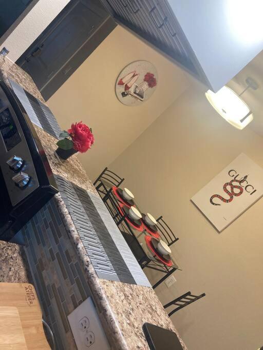 Luxury 2br 2b Wi-fi ,parking & Style Pool *
