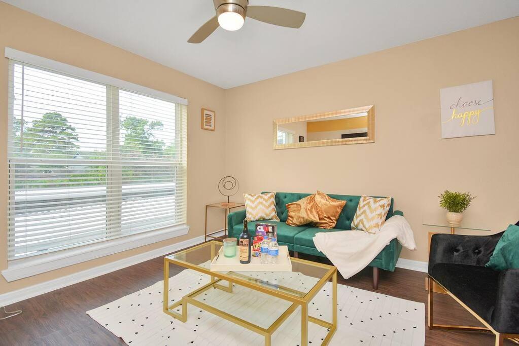 Apartment Luxury 2br 2b Wi-fi ,parking & Style Pool Houston
